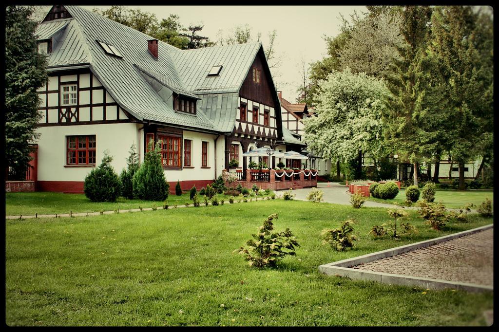 Dworek Osiecki Osieki  ภายนอก รูปภาพ